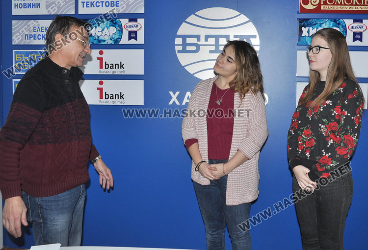 Журналисти подпомогнаха финансово бъдещи колежки