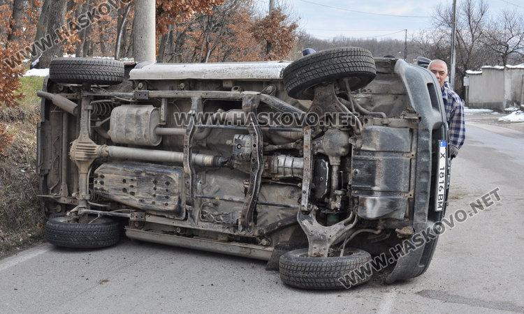 Шофьор на Опел се обърна край „Кенана“