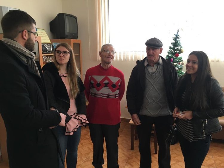 Ротаракт зарадва възрастните на Кенана с аудиокиги и музикална уредба