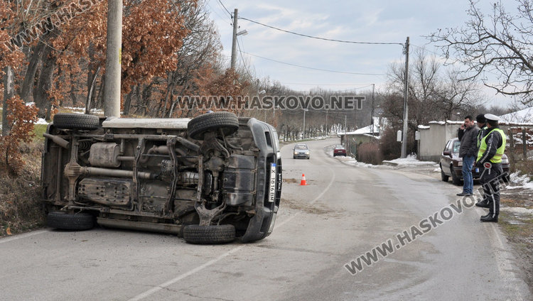Шофьор на Опел се обърна край „Кенана“