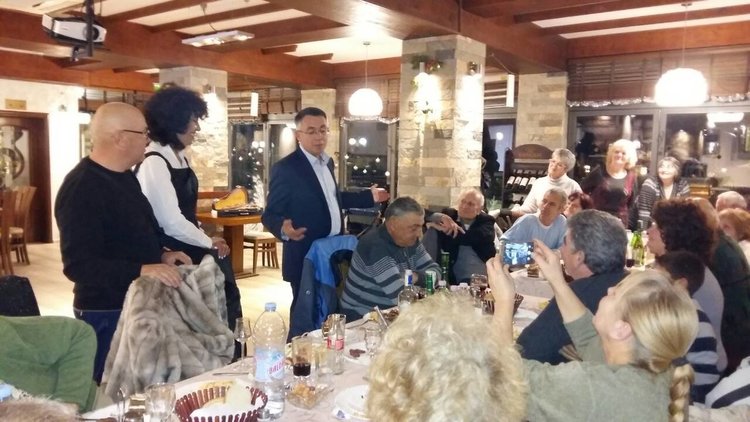 Кметът гостува предпразнично на самодейците от кв.Гледка