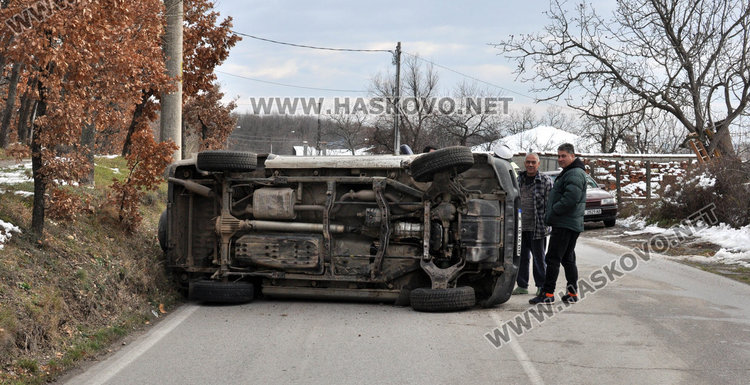 Шофьор на Опел се обърна край „Кенана“