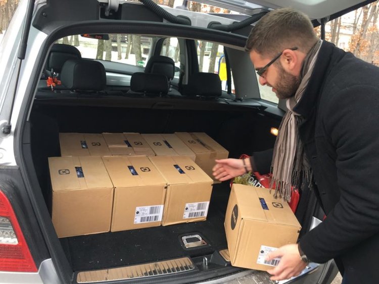 Ротаракт зарадва възрастните на Кенана с аудиокиги и музикална уредба