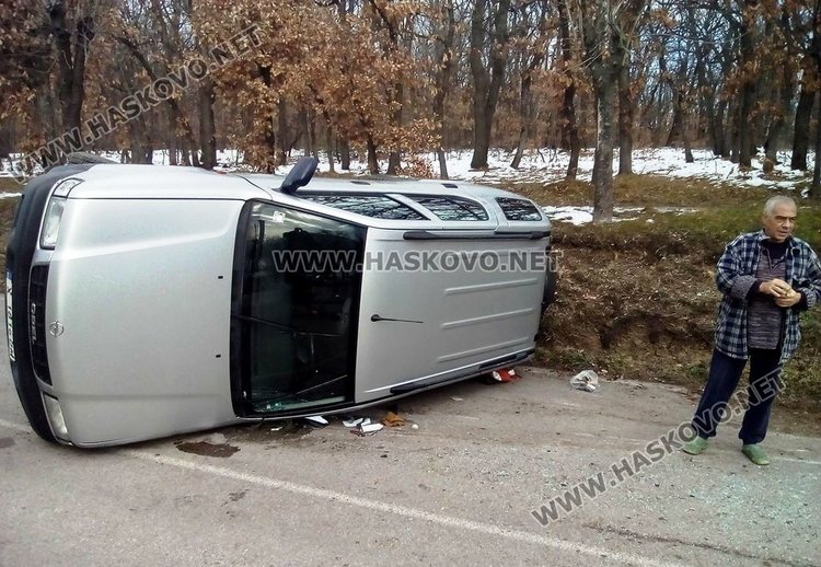 Шофьор на Опел се обърна край „Кенана“