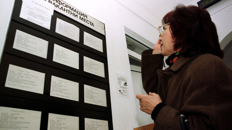 Двойно намаляха свободните позиции на трудовата борса в Кърджали, места за висшисти няма