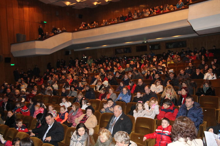 Неделното училище по православие с филм за Рождество