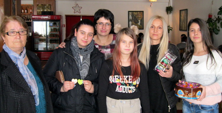 Дъщерята на Димчо Михалевски зарадва 90 деца от Смолян за Коледа   