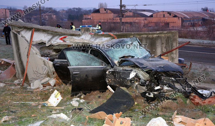 Трима младежи загинаха при катастрофа