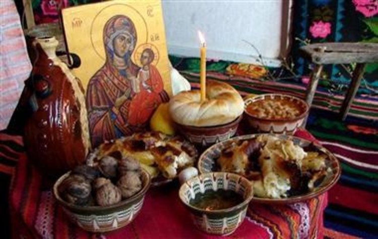 Посвещаваме се на Бъдни вечер,християнските семейства се събират