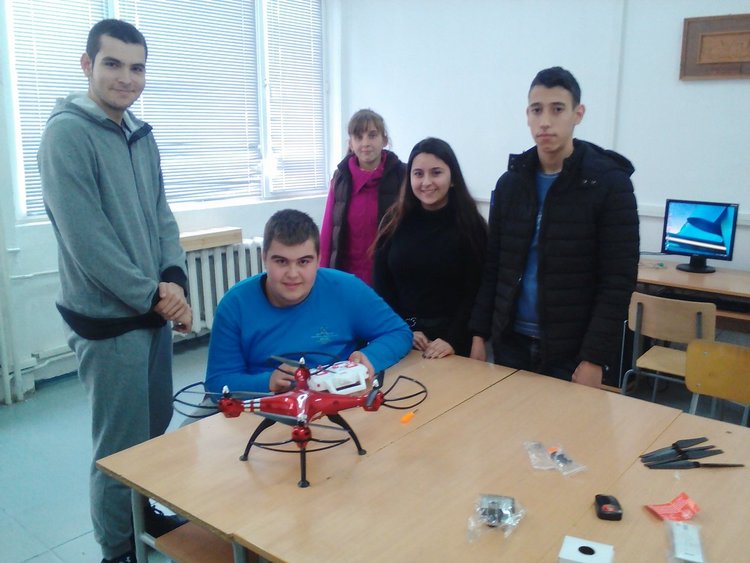 Паисиевци се оборудваха с дрон, забавляват се в навечерието на Нова година