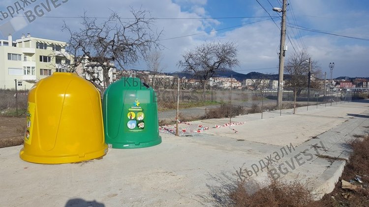 Кърджалиец си „подари” електрически стълб за Коледа, съседи се оплакват, че ще ходят по тъмно