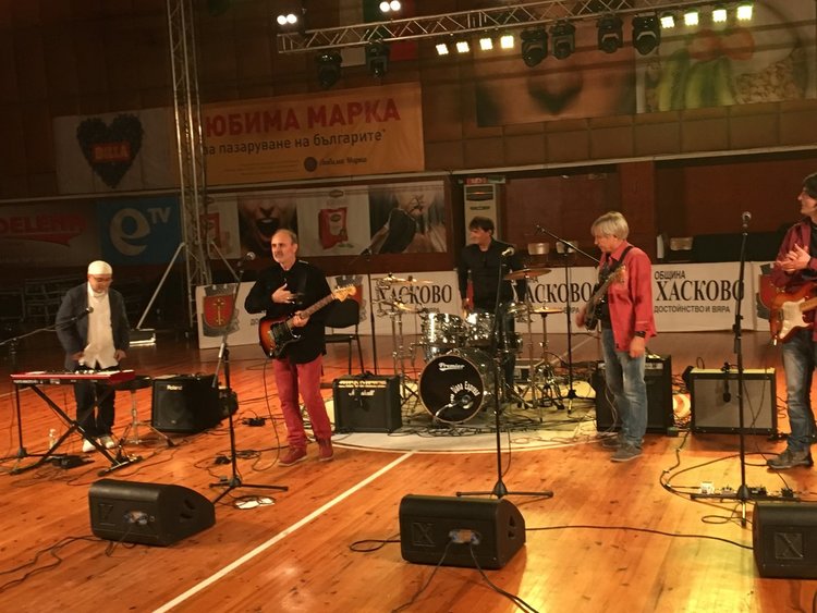 „Тоника Домини“  и „Диана Експрес“ пяха златни хитове за Хасково