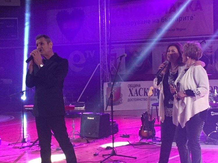 „Тоника Домини“  и „Диана Експрес“ пяха златни хитове за Хасково