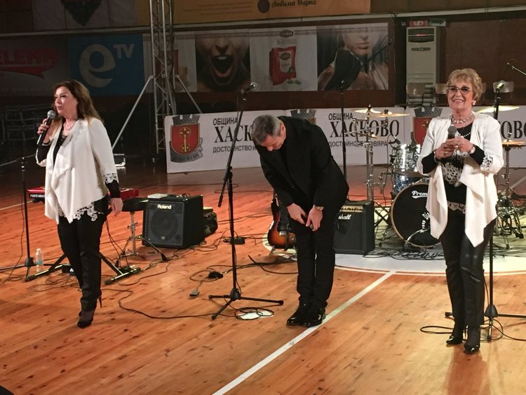 „Тоника Домини“  и „Диана Експрес“ пяха златни хитове за Хасково
