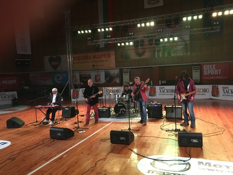 „Тоника Домини“  и „Диана Експрес“ пяха златни хитове за Хасково