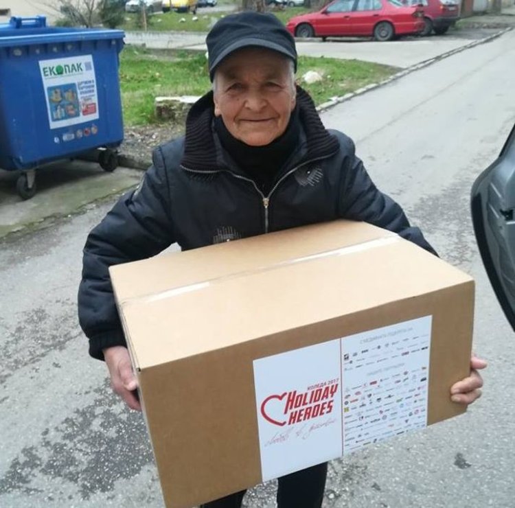 Над 100 кашона с хранителни продукти получиха нуждаещи се по Коледа 