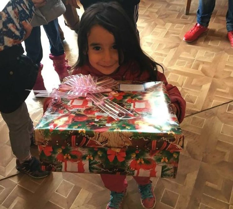 180 бедни деца от димитровградско получиха коледни подаръци за Рождество Христово