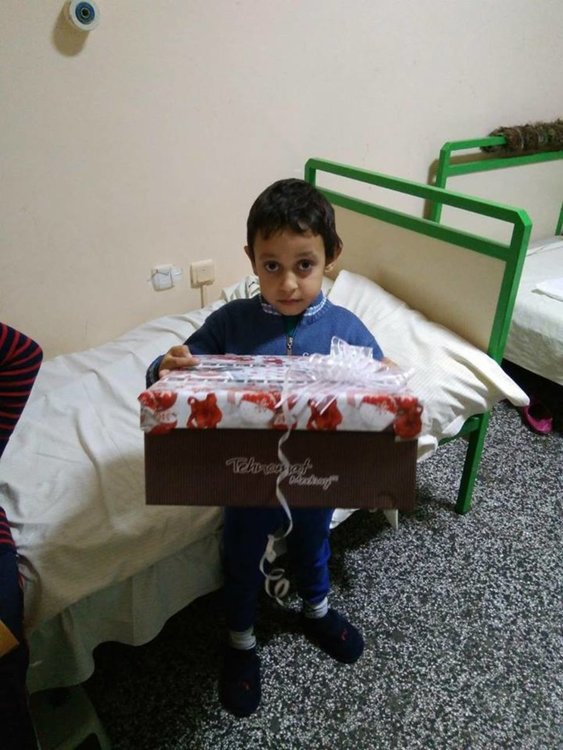 3 деца в Детско отделение също получиха подаръ;ци