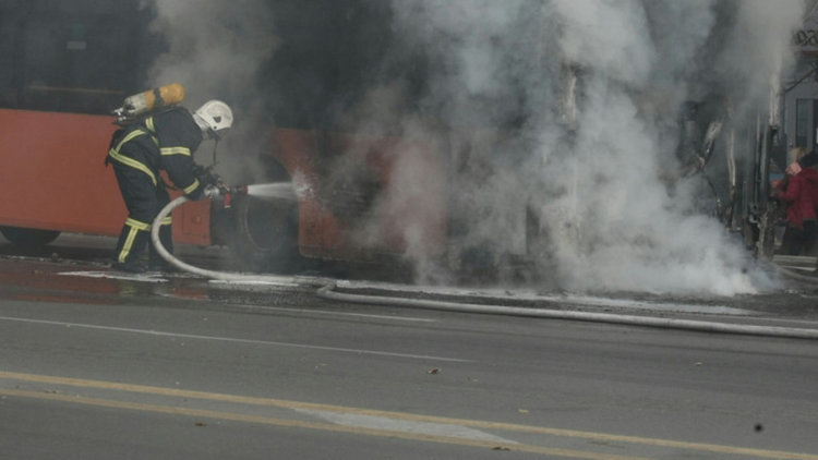 Автобус се самозапали на пътя Карлово - Калофер