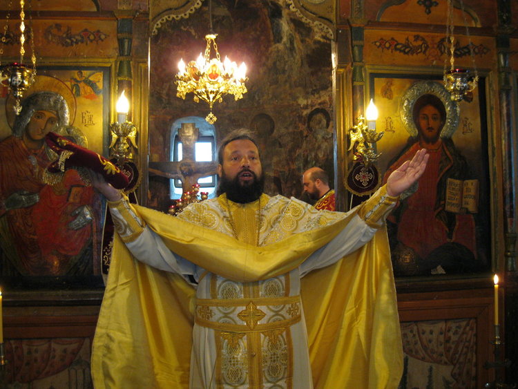 На Васильовден архимандрит Висарион служи в "Света Неделя" в Райково
