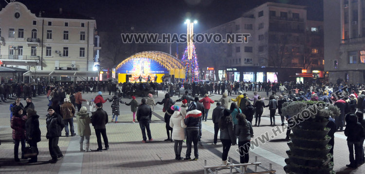 Хасковлии посрещнаха 2018-а с концерт на Николай Славеев и фойерверки