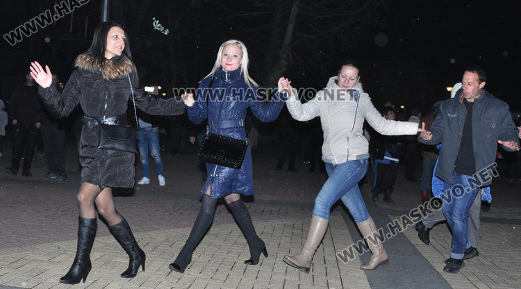 Хасковлии посрещнаха 2018-а с концерт на Николай Славеев и фойерверки