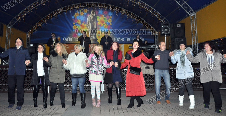 Хасковлии посрещнаха 2018-а с концерт на Николай Славеев и фойерверки