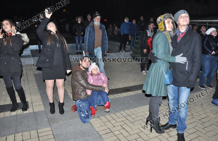 Хасковлии посрещнаха 2018-а с концерт на Николай Славеев и фойерверки