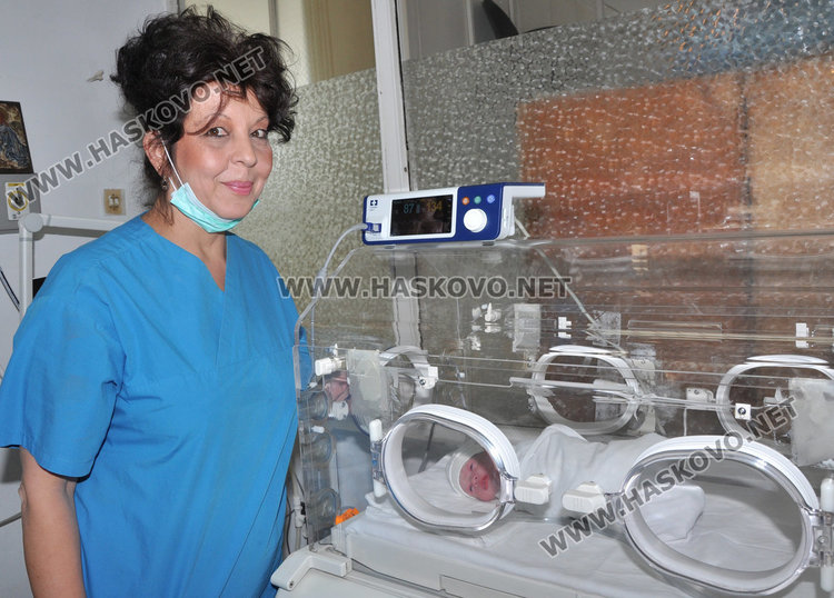 Д-р Анна Велчева и малката Ема