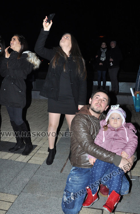 Хасковлии посрещнаха 2018-а с концерт на Николай Славеев и фойерверки