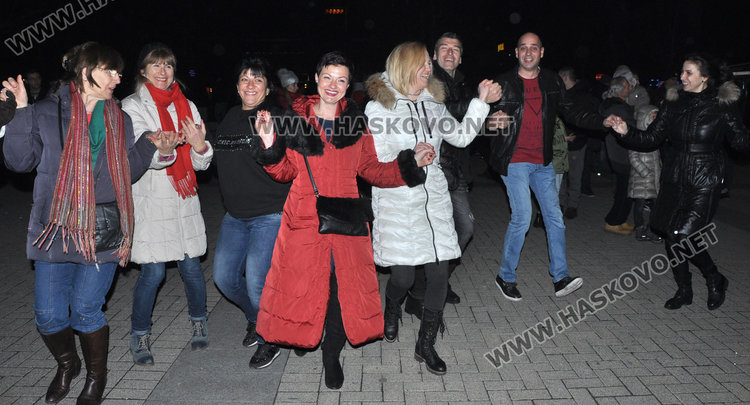 Хасковлии посрещнаха 2018-а с концерт на Николай Славеев и фойерверки