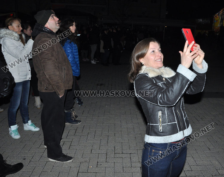 Хасковлии посрещнаха 2018-а с концерт на Николай Славеев и фойерверки