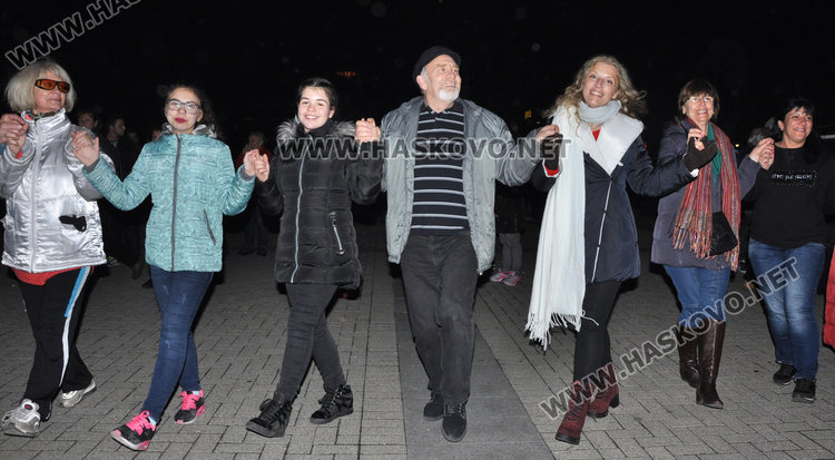 Хасковлии посрещнаха 2018-а с концерт на Николай Славеев и фойерверки