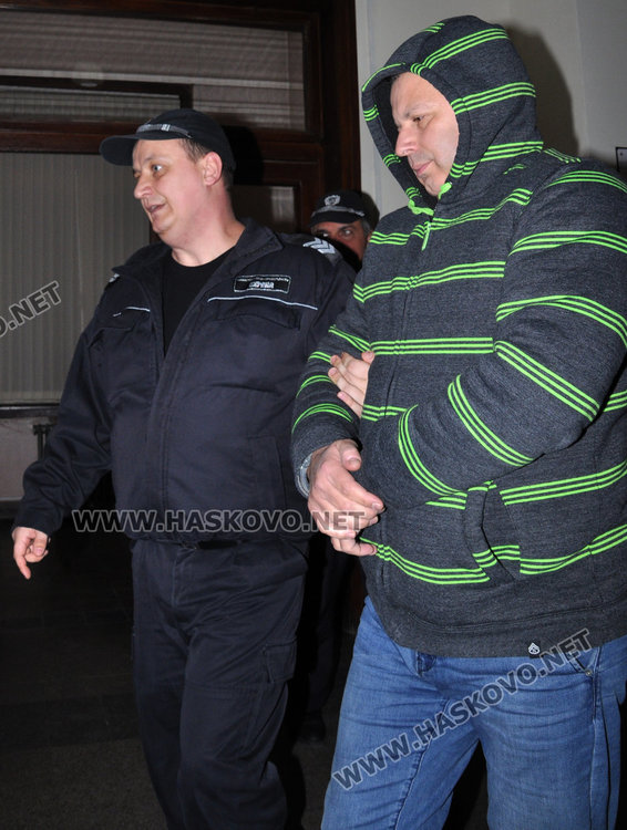 Арестуваният митничар свил половин милион, остава зад решетките