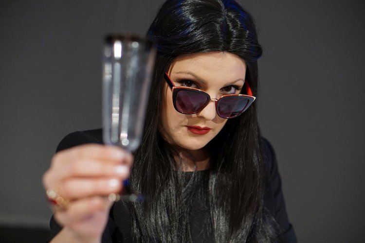 Новогодишен бонус в театъра и премиера през януари