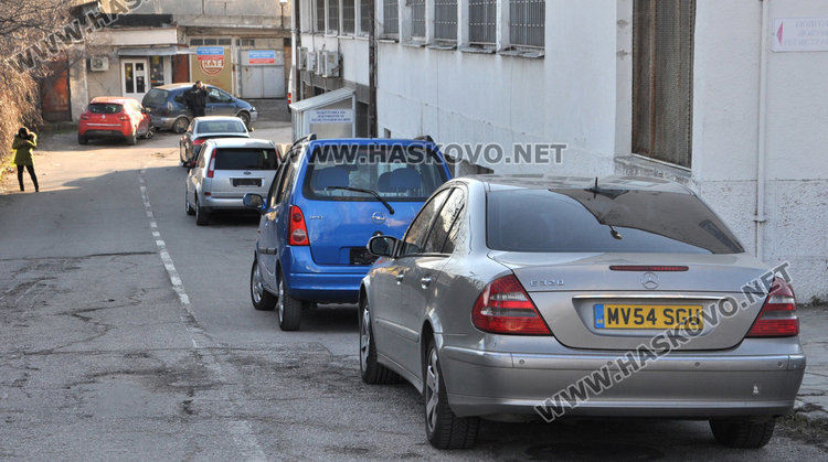 Опашки се извиха в КАТ, регистрират над 110 коли за ден