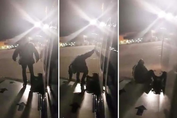 Пасажер не издържа чакането и излезе на крилото на самолета