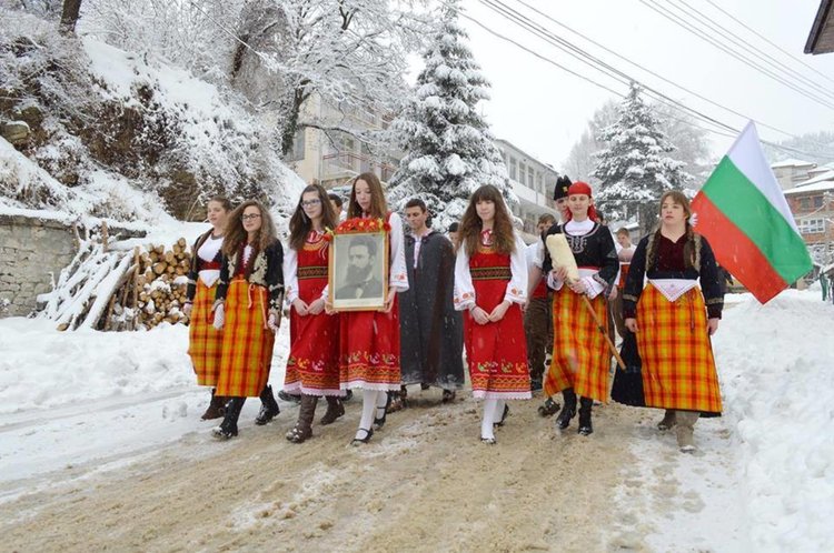 Родопските хайдути отново ще скачат за кръста, организират и шествия с портрета на Ботев