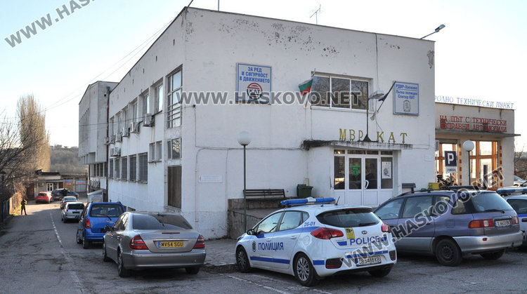 Опашки се извиха в КАТ, регистрират над 110 коли за ден