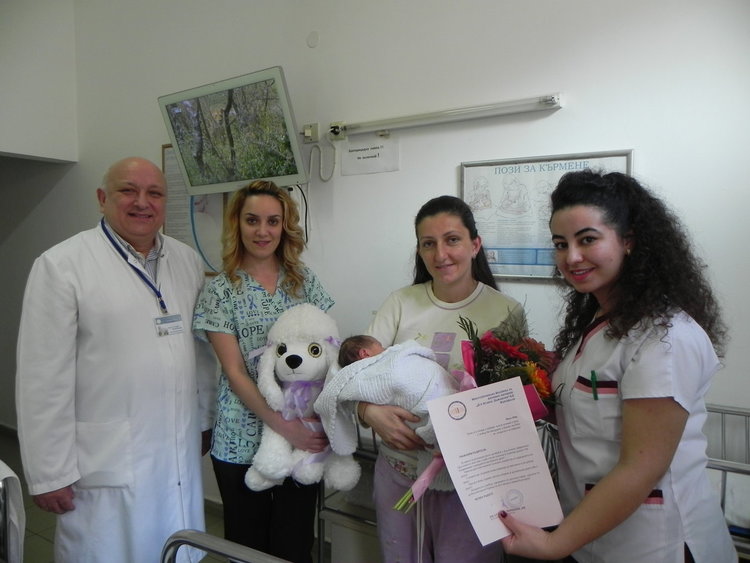 Малката Айсун стана сензация в Кърджали