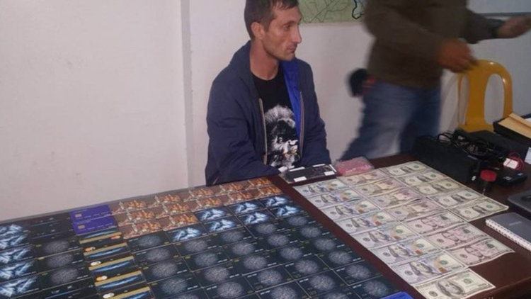 Българин арестуван във Филипините за измама със скимиращо устройство