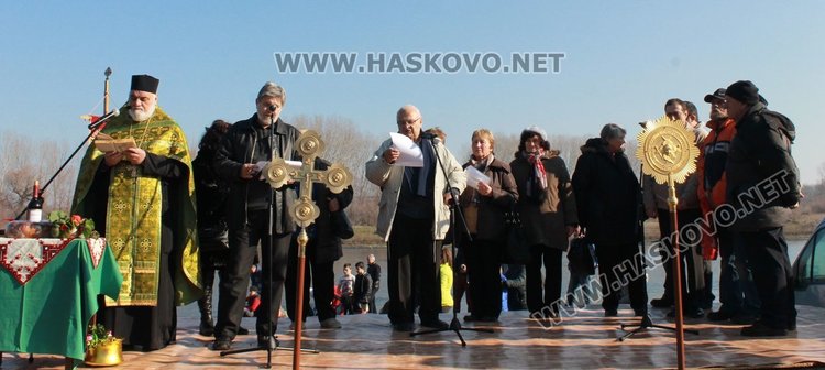 За втора поредна година Янислав извади кръста на Йордановден в Димитровград