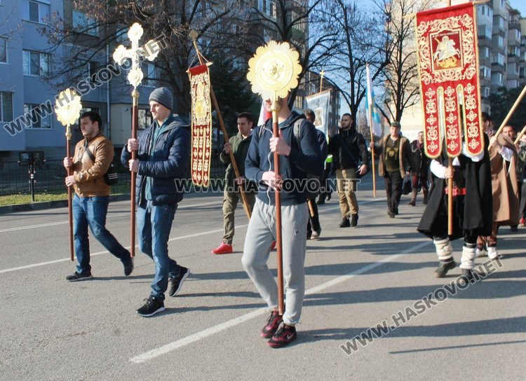 За втора поредна година Янислав извади кръста на Йордановден в Димитровград