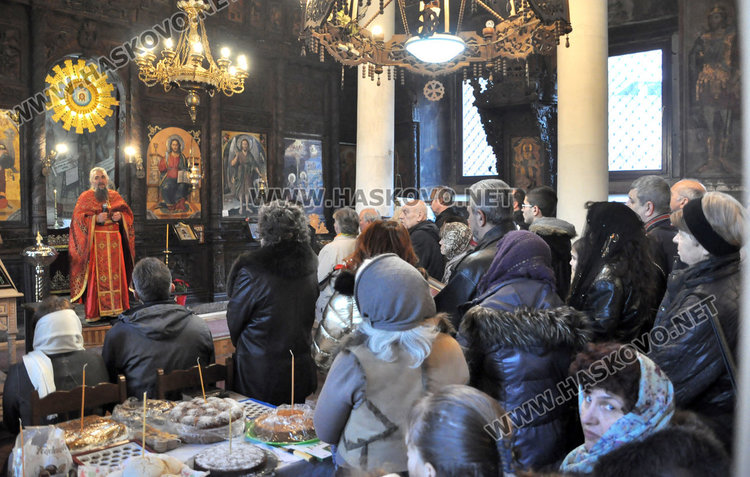 2924 от Хасково с пълни чаши за здраве на имения си ден днес