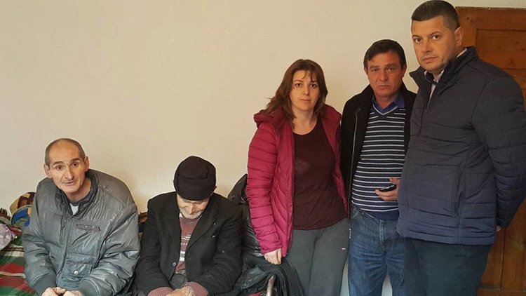 Изгоря домът на семейство от Средец, община Неделино се притече на помощ