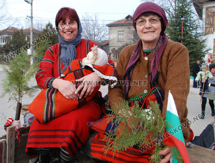 В Крепост почетоха бабите акушерки с традиционен ритуал