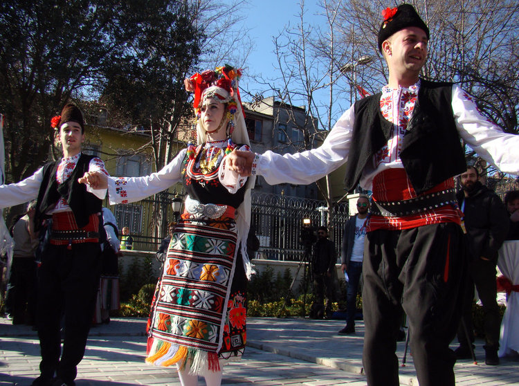 Ансамбъл „Китна Тракия“ с концерт за откриването на Желязната църква в Истанбул