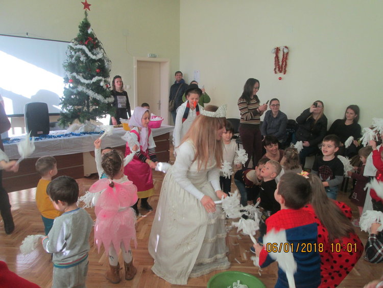 Руските съотечественици в Кърджали със своя Нова година за най-малките        