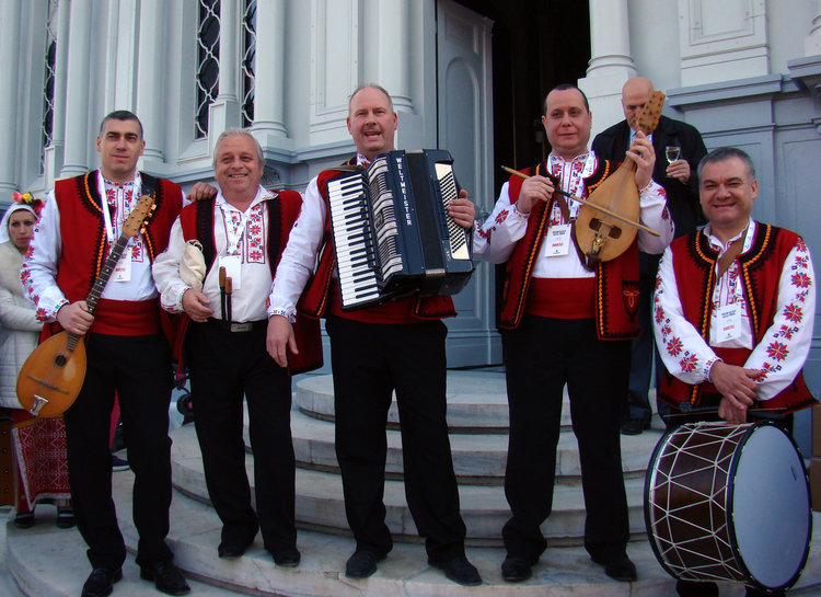 Ансамбъл „Китна Тракия“ с концерт за откриването на Желязната църква в Истанбул