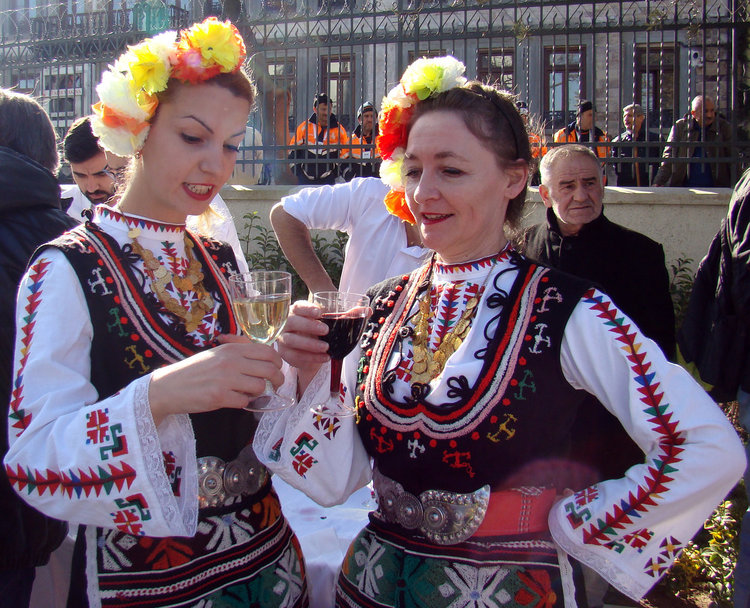 Ансамбъл „Китна Тракия“ с концерт за откриването на Желязната църква в Истанбул